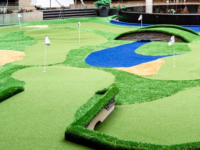 Indoor commercial artificial golf course