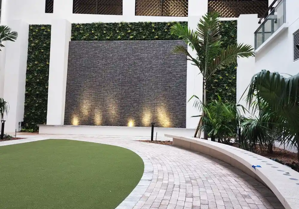 walls decorated with artificial grass products use example image